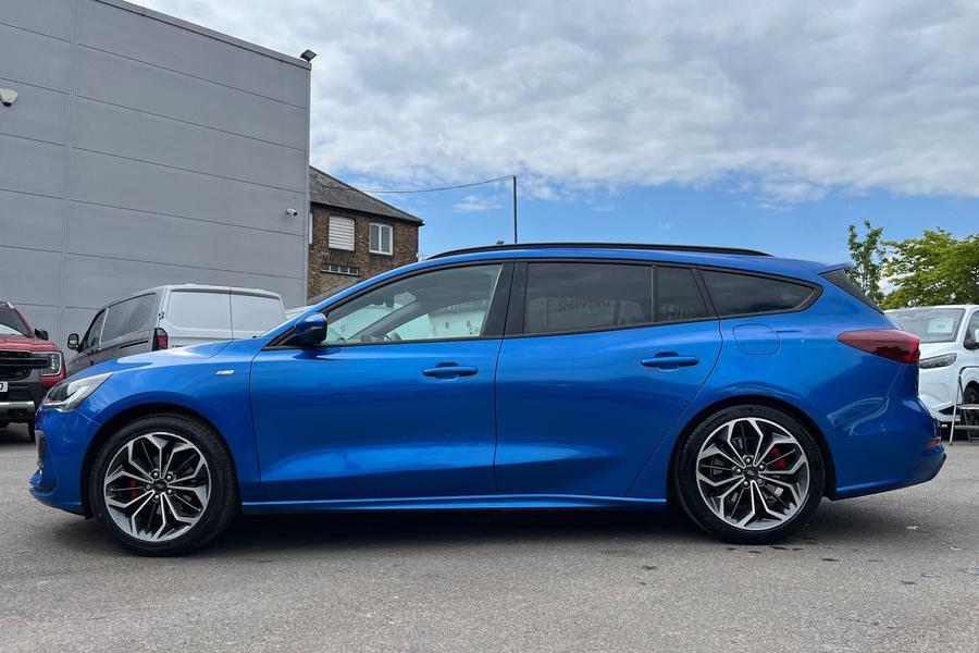 Ford FOCUS Photo autoimg-026fde0c5df3ca8e04ab7f9378e259ac549a01e0.jpg