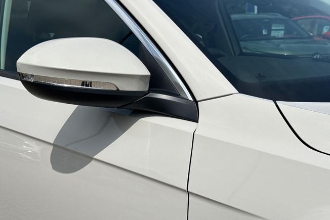 VOLKSWAGEN T-Roc Photo 20