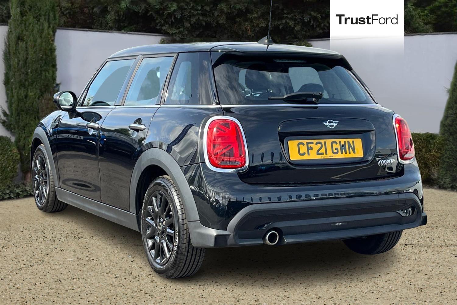 MINI Hatch Photo 1