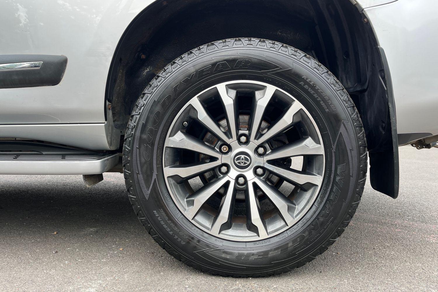 Toyota Land Cruiser Photo 7