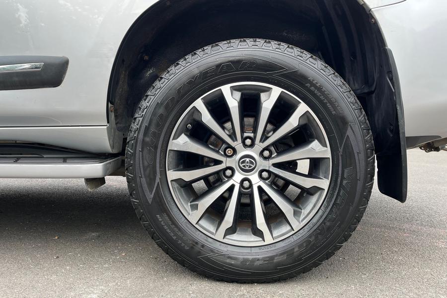 Toyota Land Cruiser Photo autoimg-028b5b3c77dd4e76245a391568230dd5fa970cb5.jpg