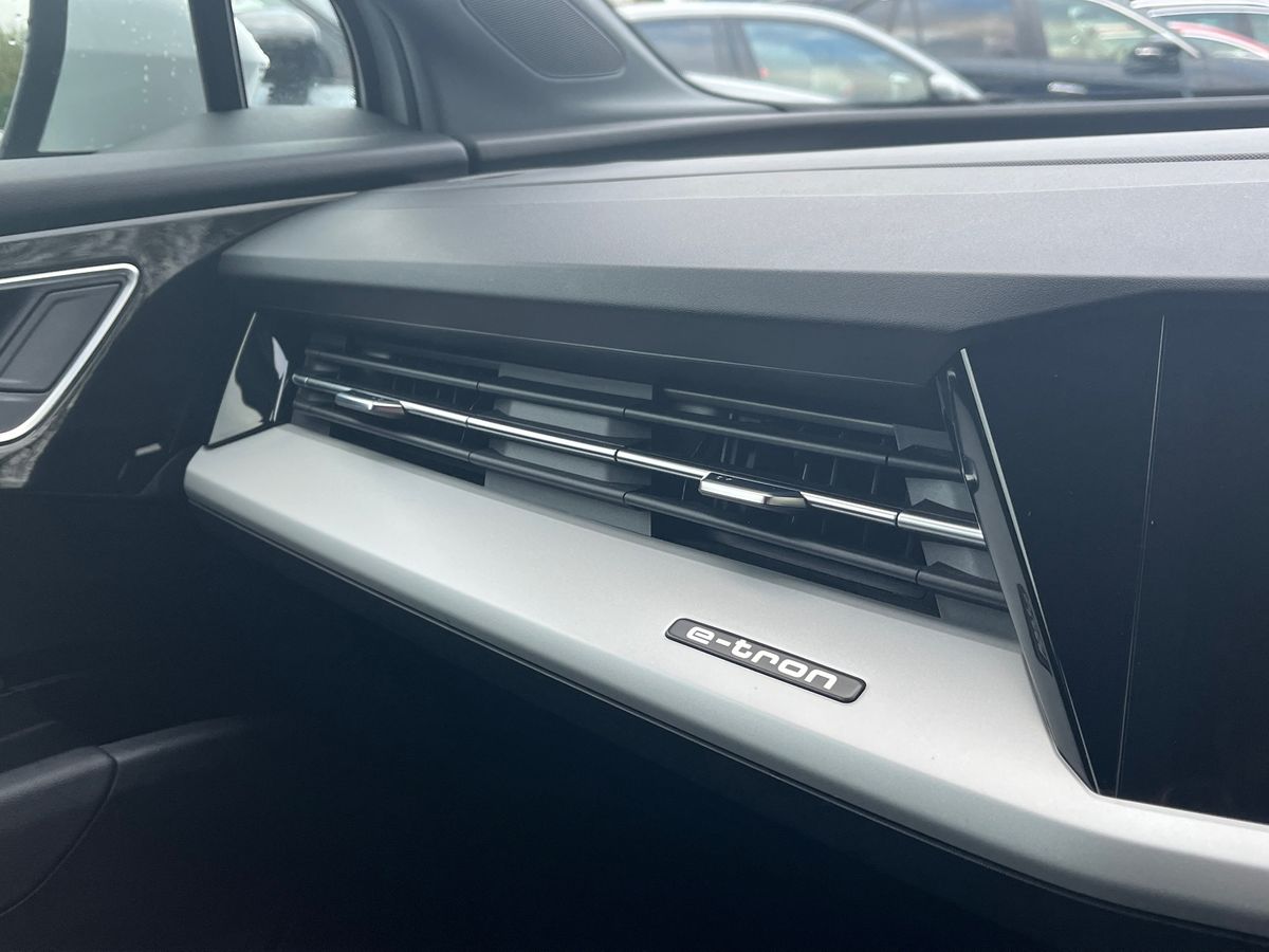 Audi Q4 e-tron Photo 24