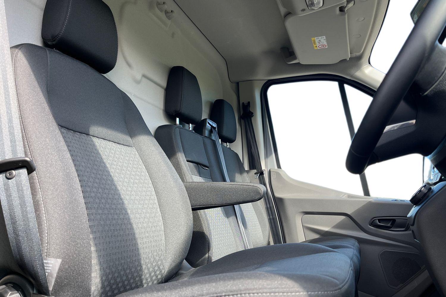 Ford E-TRANSIT Photo 10