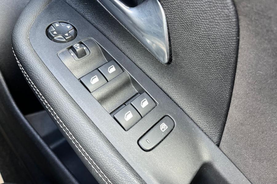 Vauxhall MOKKA Photo autoimg-02938139654502501e8966b8a40e1f705545d024.jpg