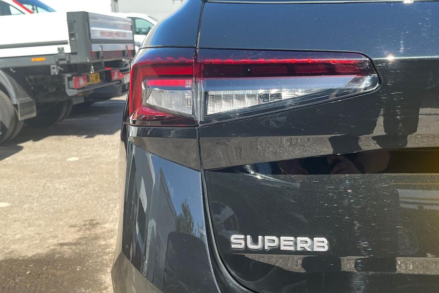 Skoda SUPERB Photo autoimg-029881fa3f6cde736b58b828a6f5e6f6ec81d717.jpg