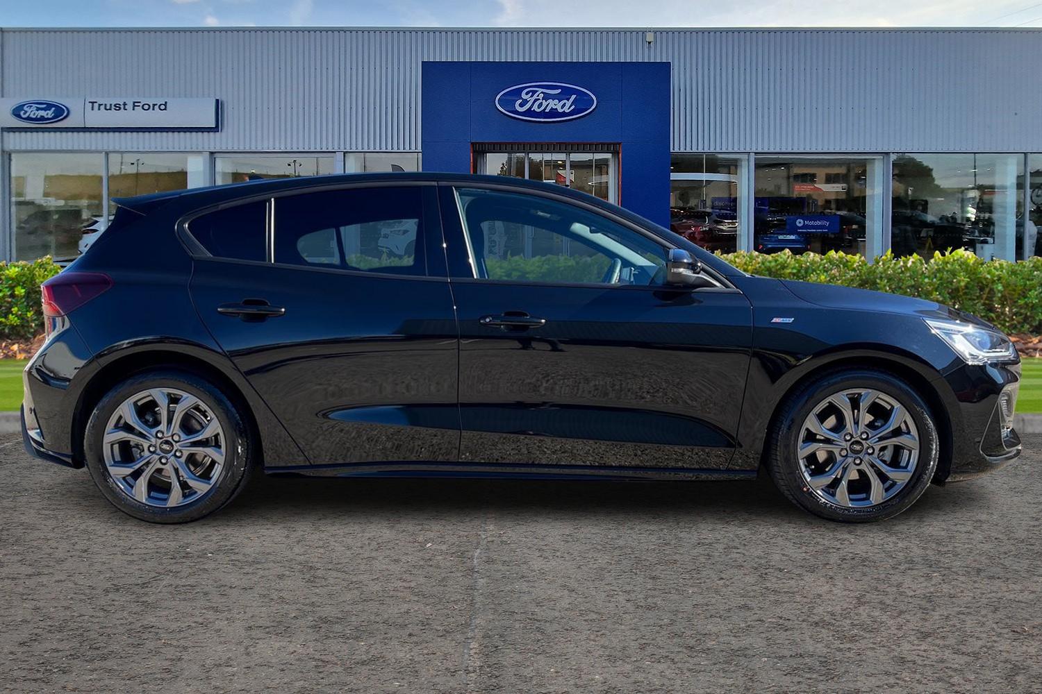 Ford Focus Photo 2