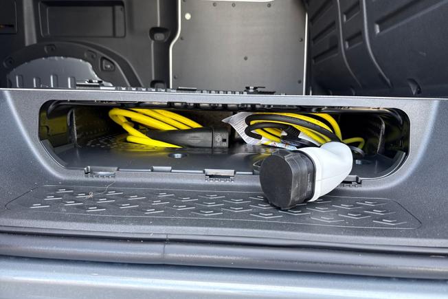 VOLKSWAGEN Id. Buzz Cargo Photo 27