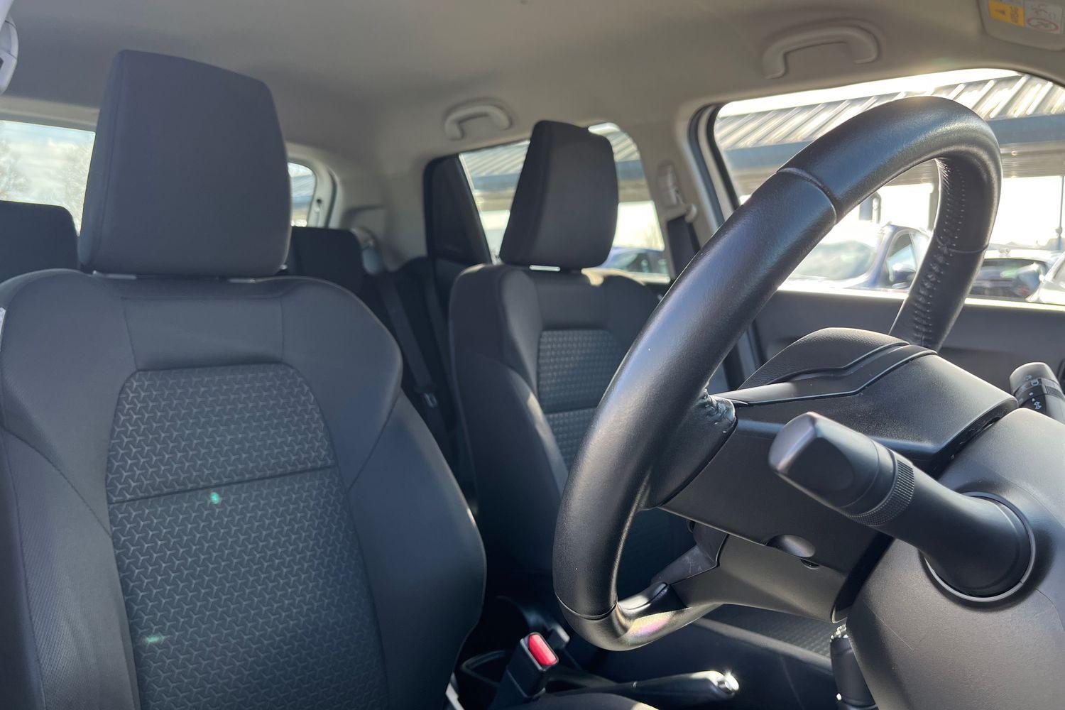 Suzuki SWIFT Photo 16