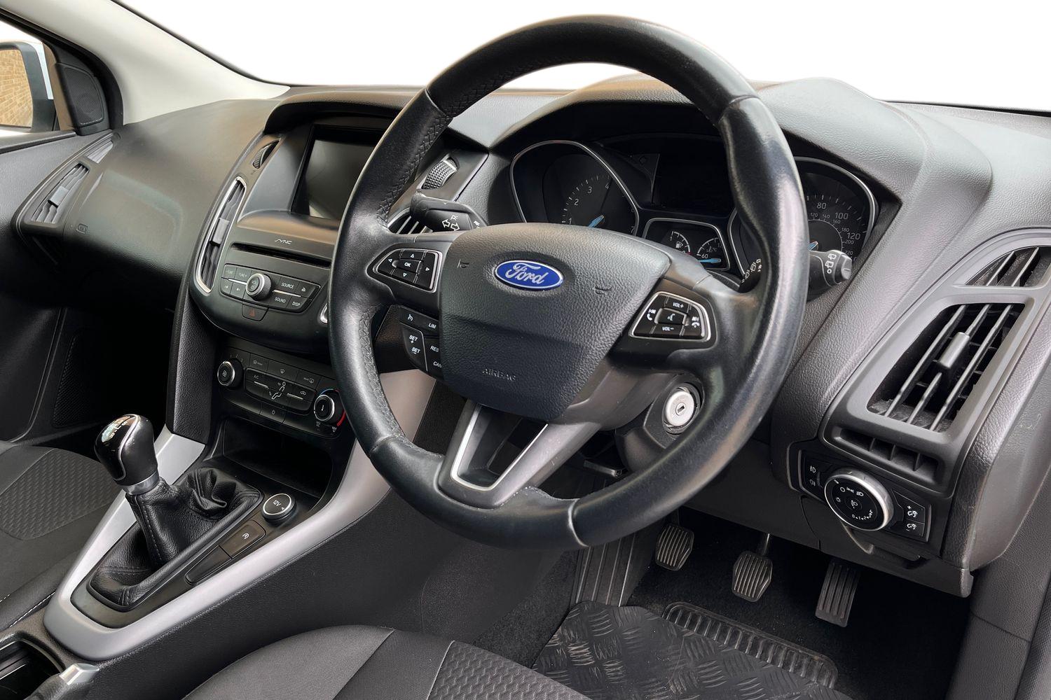 Ford FOCUS Photo 8