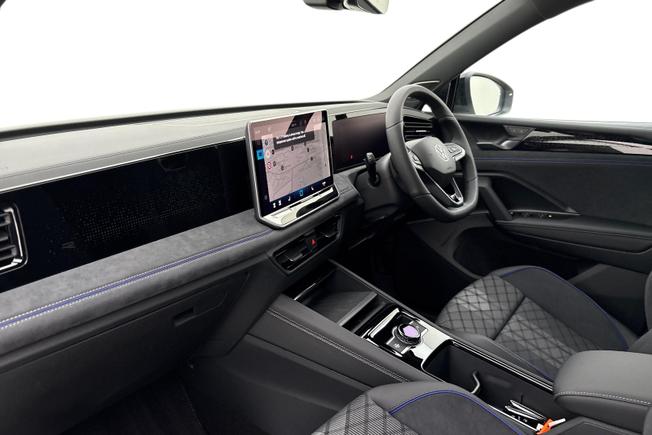 VOLKSWAGEN  Tiguan  Photo 2