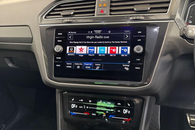VOLKSWAGEN Tiguan Photo 13