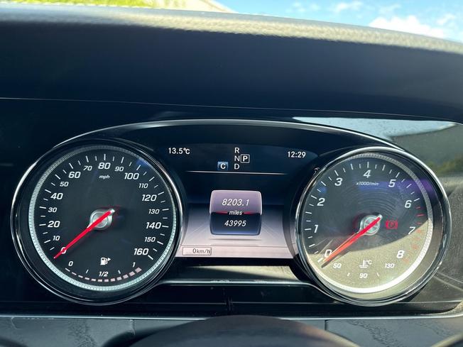 MERCEDES-BENZ E Class Photo 15