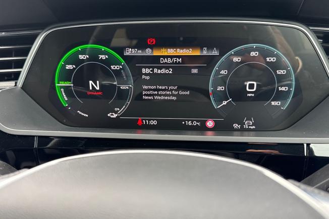 AUDI Q8 E-Tron Photo 15