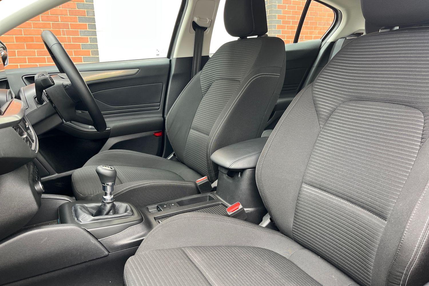 Ford FOCUS Photo 18