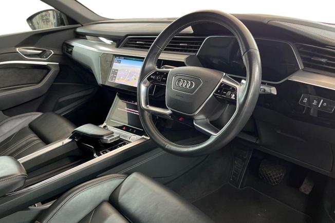 AUDI e-tron Photo 6