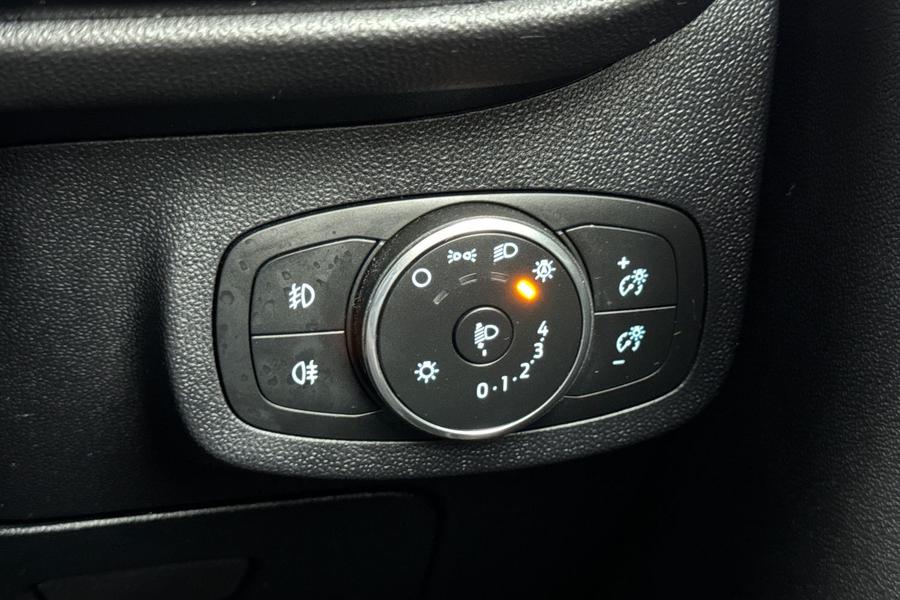 Ford FIESTA Photo autoimg-02daee5118ac1caa80108e95ed87befc8c45e334.jpg