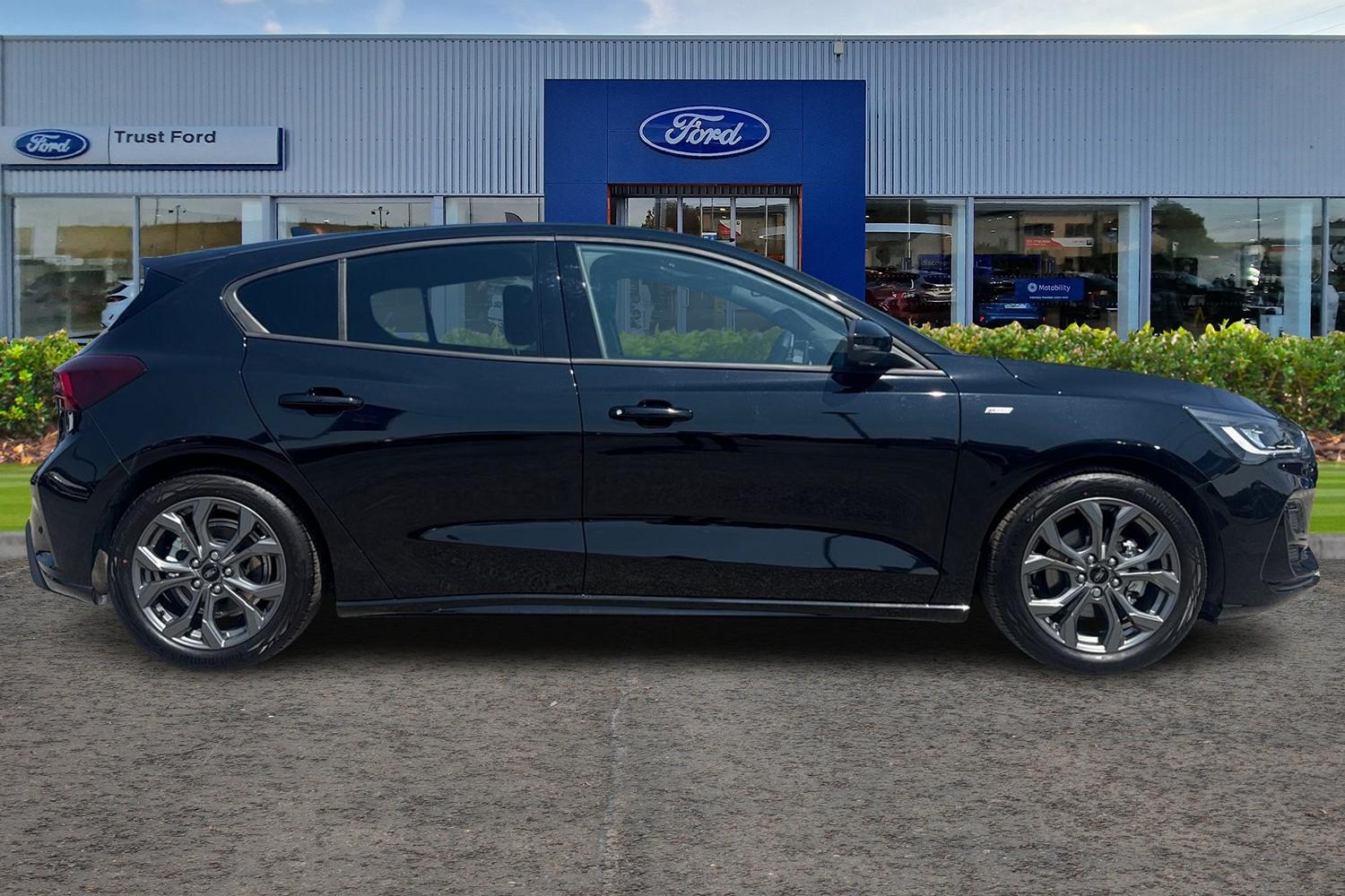Ford FOCUS Photo 2
