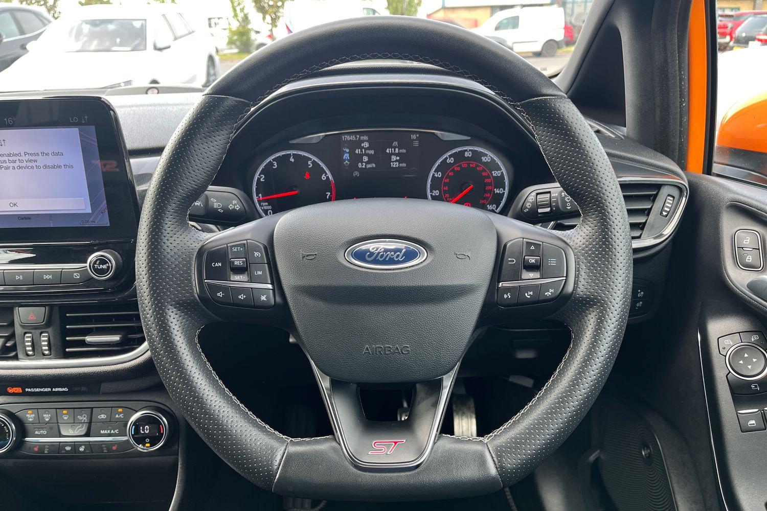 Ford FIESTA Photo 11