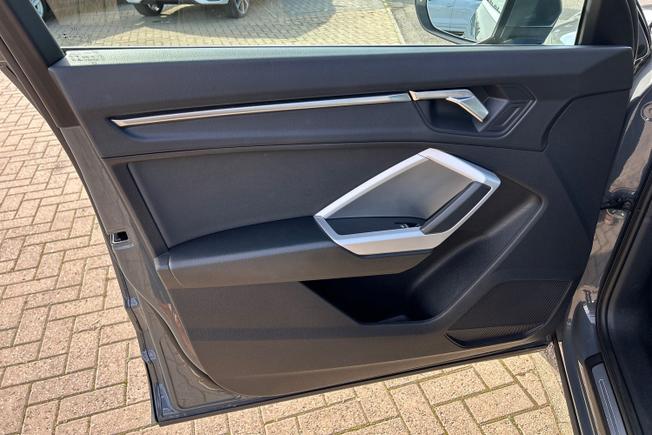 AUDI Q3 Photo 38