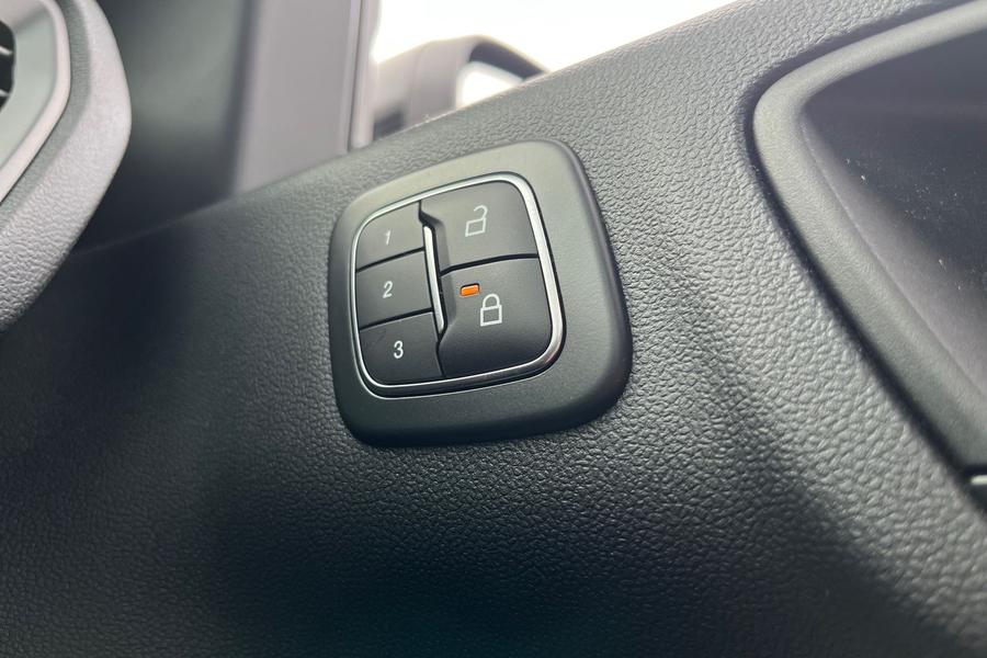 Ford Kuga Photo autoimg-02e36e21975b3e77adeb22f1e633e8e774880c57.jpg
