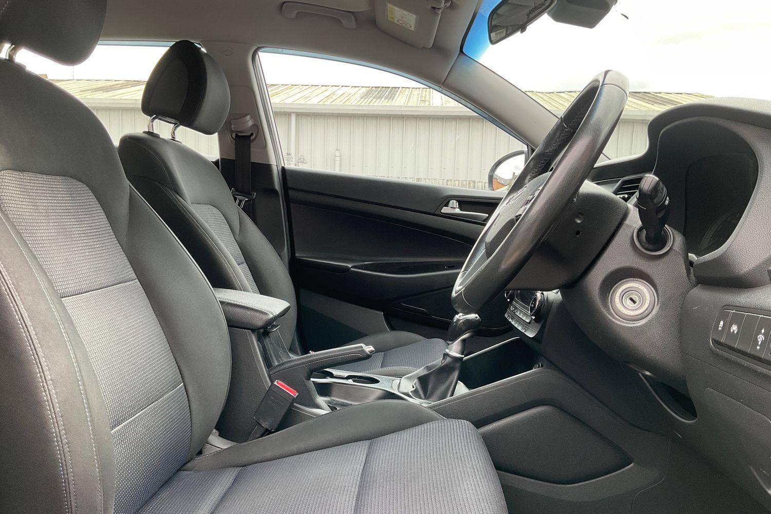 Hyundai TUCSON Photo 16
