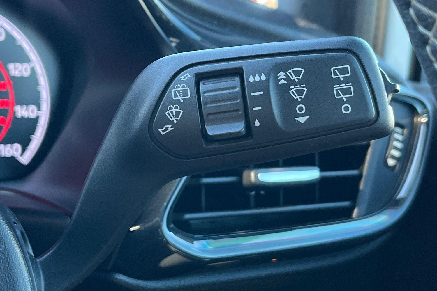 Ford FIESTA Photo 14