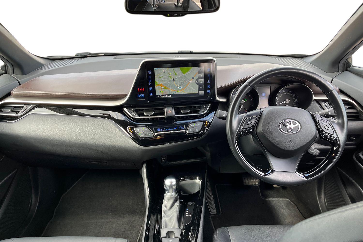 Toyota C-HR Photo 9
