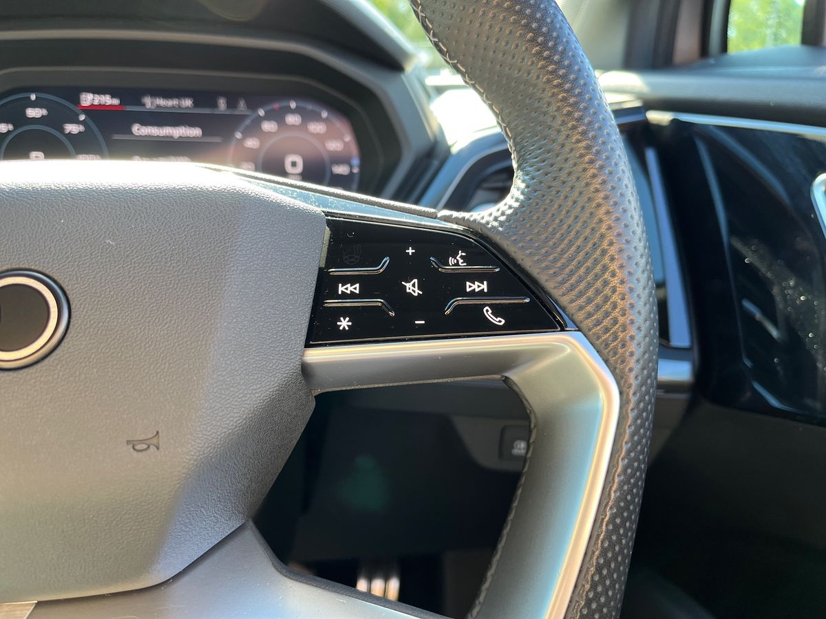 Audi Q4 e-tron Photo 16