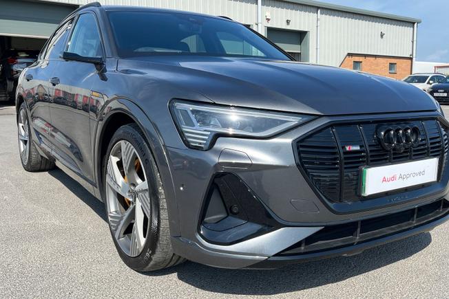 AUDI e-tron Photo 19