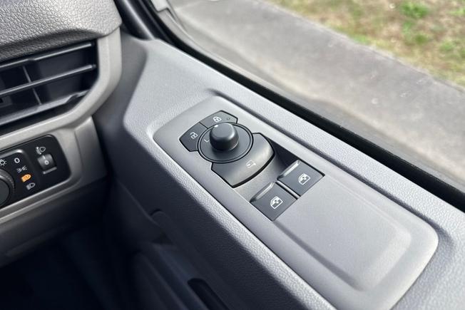 VOLKSWAGEN Transporter Photo 40