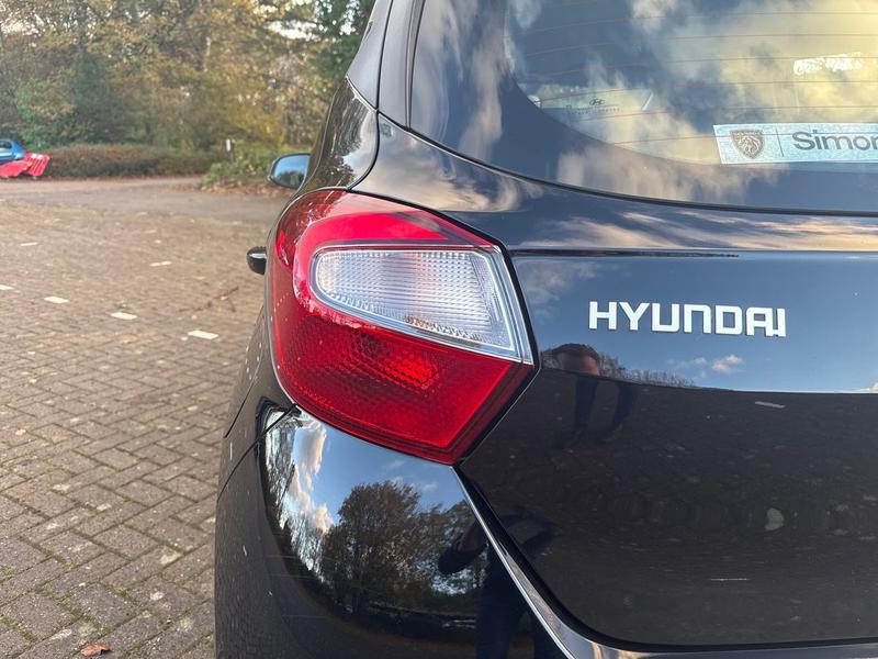 Used Hyundai i10 DV74NXL 29