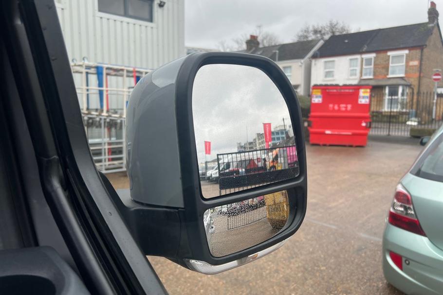 Used FORD TRANSIT CUSTOM YP75JHO 38