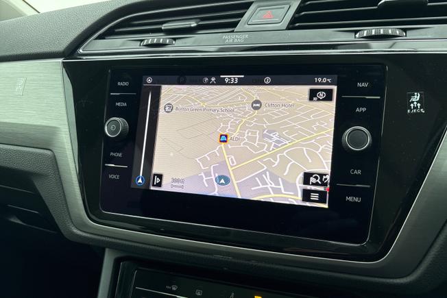 VOLKSWAGEN Touran Photo 14