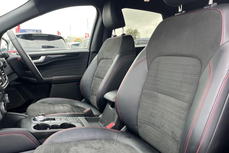 Ford KUGA Photo autoimg-0325117e3660bb1b1efe69363023538644356528.jpg