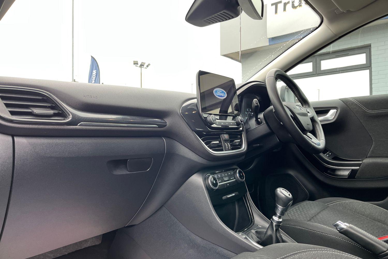 Ford PUMA Photo 17