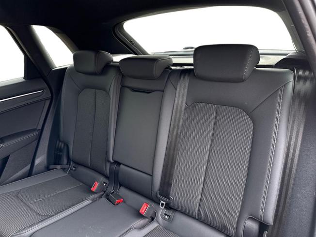 AUDI Q3 Photo 9