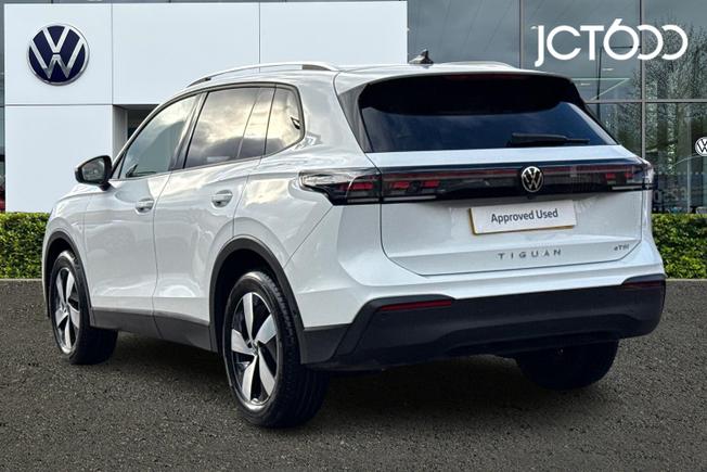 VOLKSWAGEN Tiguan Photo 3