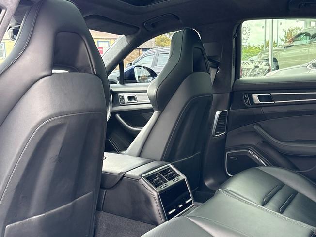 PORSCHE Panamera Photo 44