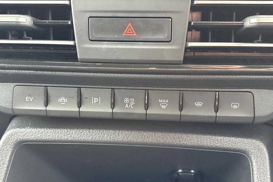 Used FORD TRANSIT CONNECT YR25BNE 22