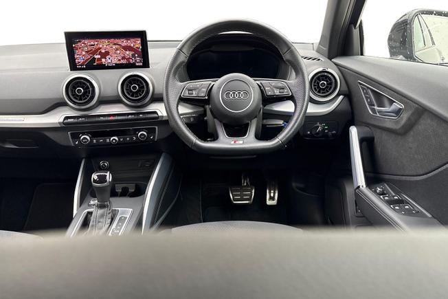 AUDI Sq2 Photo 11