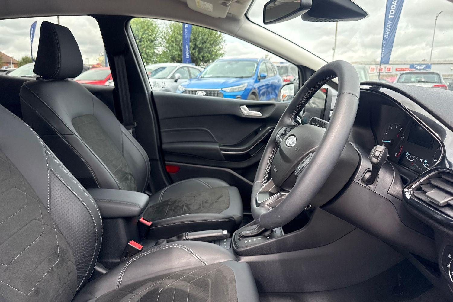 Ford FIESTA Photo 16