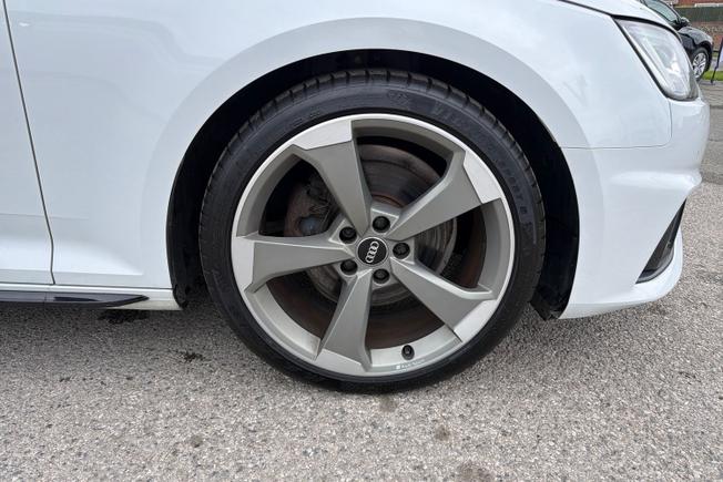 AUDI A4 Avant Photo 25