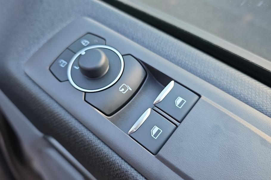 Used Ford E-TOURNEO CUSTOM WR75NLT 28