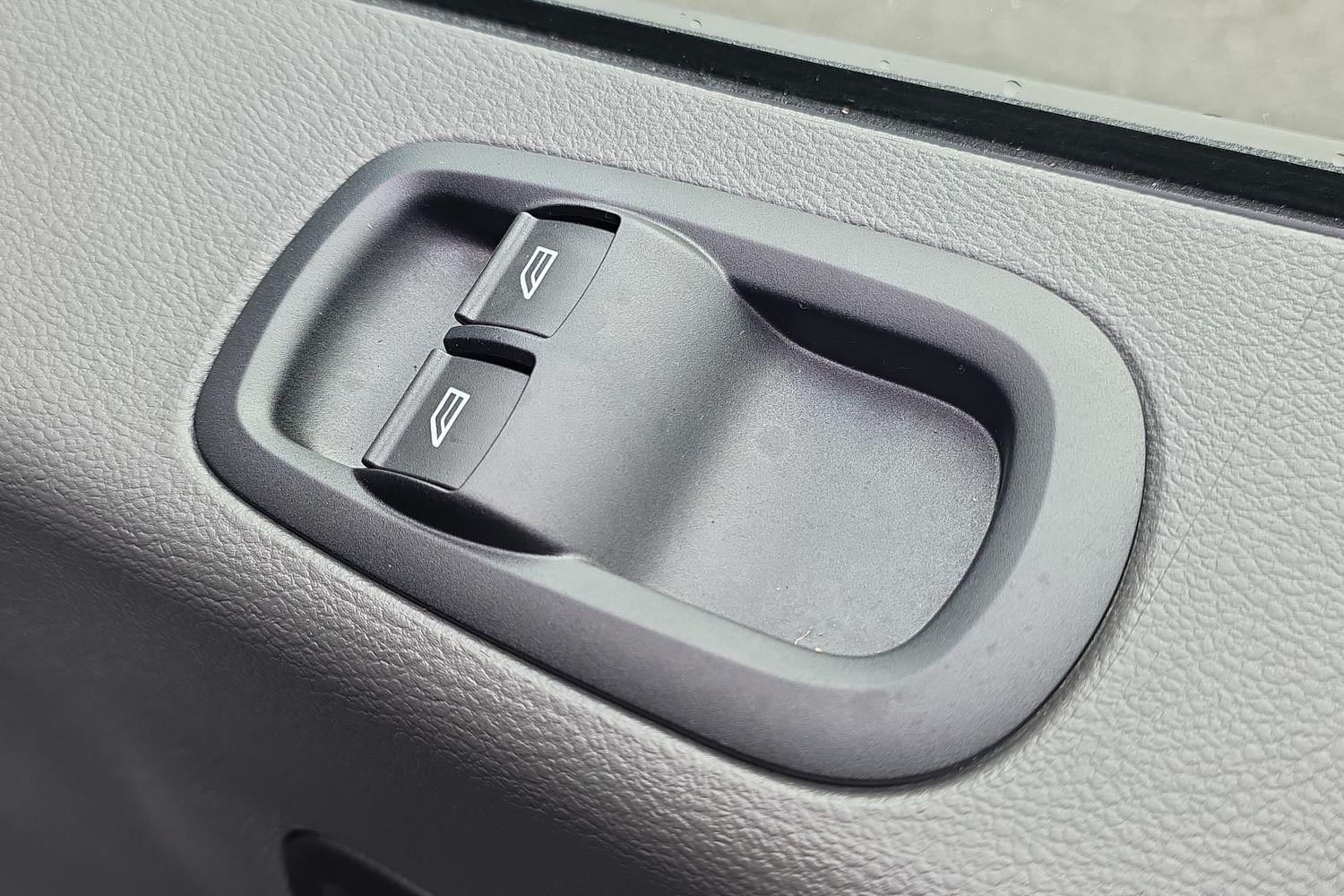 Ford E-TRANSIT Photo 14