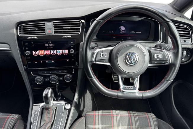 VOLKSWAGEN Golf Photo 11