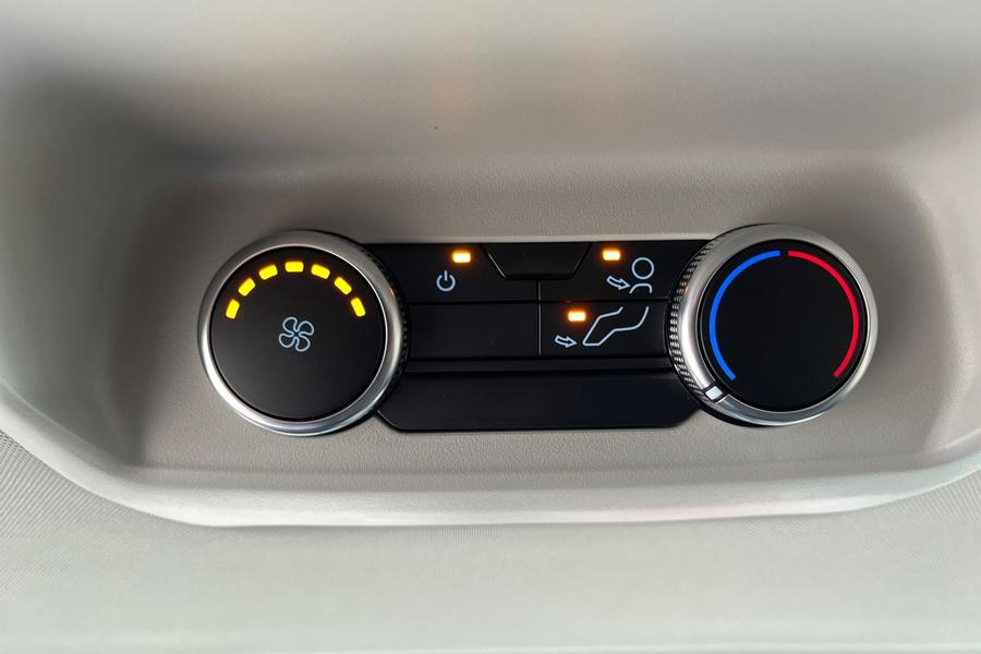 Ford TOURNEO CUSTOM Photo autoimg-035d4853c0363bb73cea6a09e1a76323634507d3.jpg