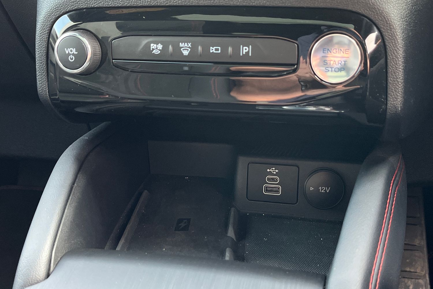 Ford KUGA Photo 34