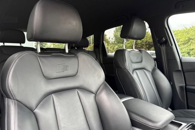 AUDI Q7 Photo 34