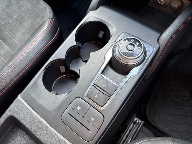 FORD Kuga Photo 28