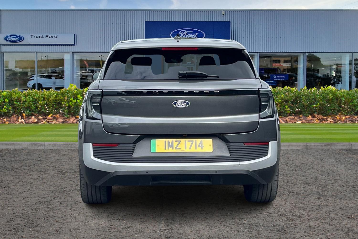 Ford Explorer Photo 6
